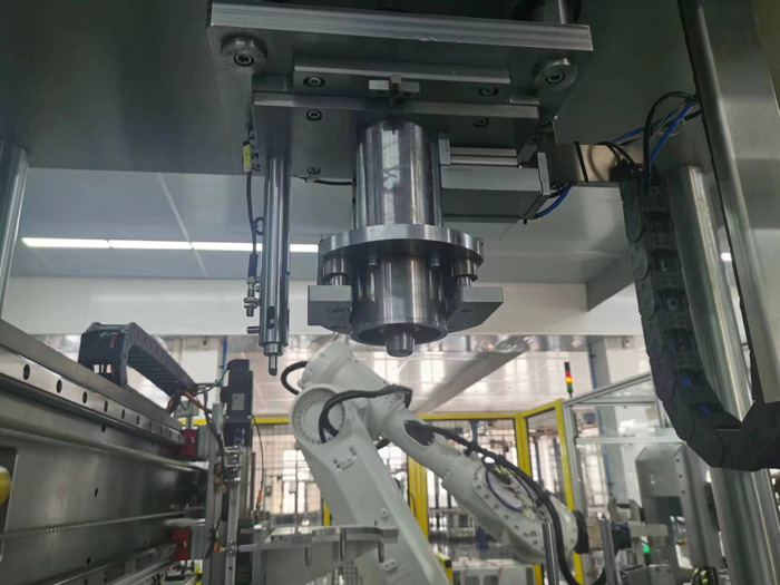 新能源汽(qì)车零(líng)部件设备